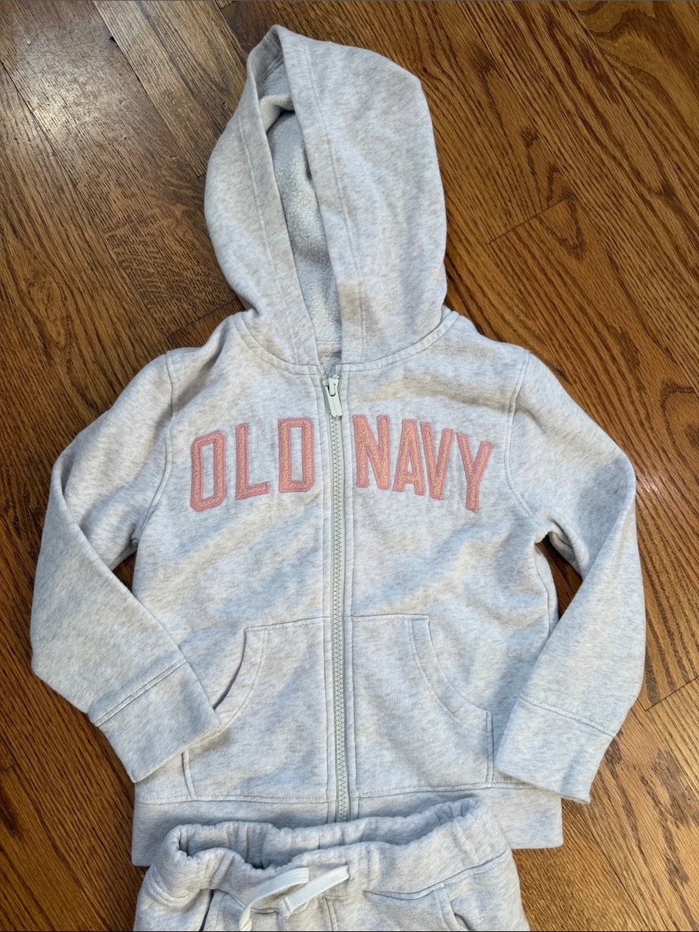 Girl’s Old Navy Matching Sweatsuit. Size 4T. Like New Condition.